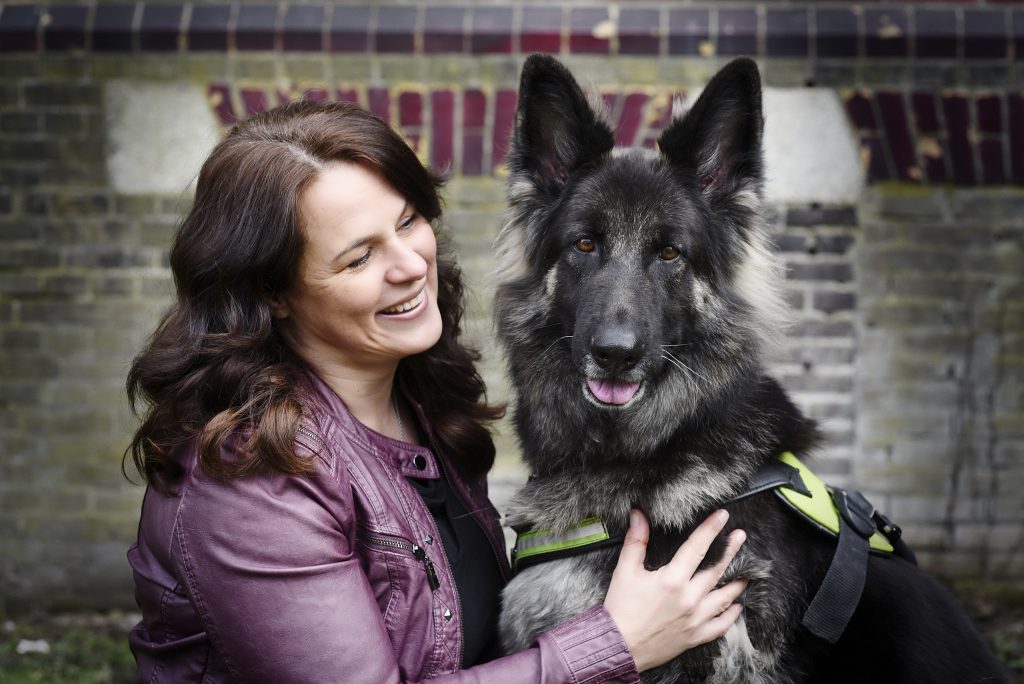 Annemiek van Munster en Yoko blindengeleidehond